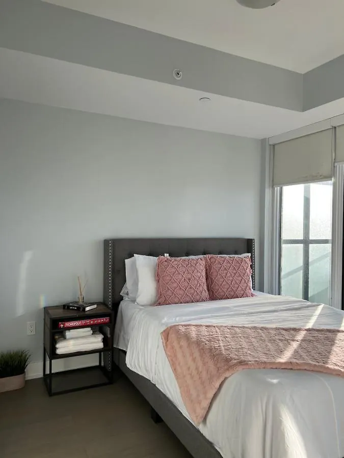 Luxury Lakefront Condo Apartment Toronto