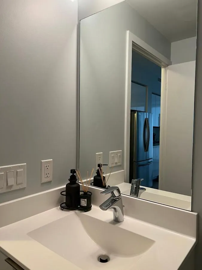 Luxury Lakefront Condo 0*, Toronto